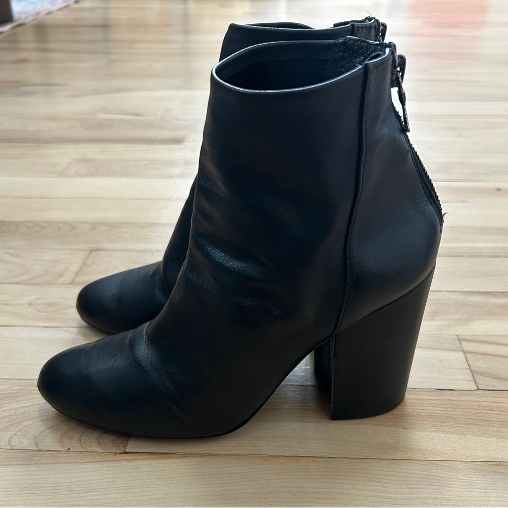 Steve Madden Black Leather Ankle Boots Women’s Size 7 Block Heel Booties - Picture 5 of 7